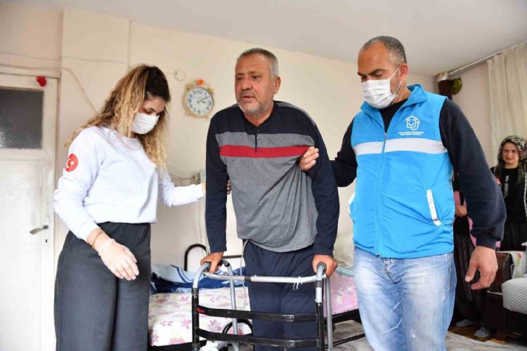 Mersin Büyükşehir Belediyesinin evde sağlık hizmeti Toroslar’a kadar uzandı