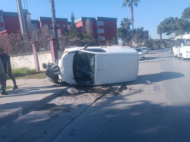 Devrilen aracın sürücüsü yaralı kurtuldu