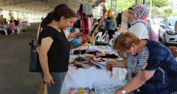 Erdemli'de kadınlar el emeği göz nuru ürünleri satışa çıkardı