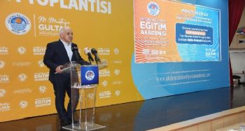 Akdeniz Belediyesi, bir ilke daha imza attı: 3 bin öğrenciye Eğitim Akademisi paketi