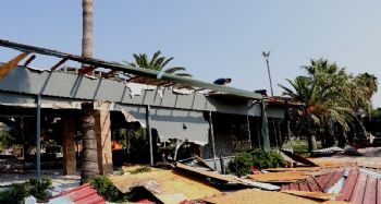 Mersin sahilindeki son kafe de yıkıldı