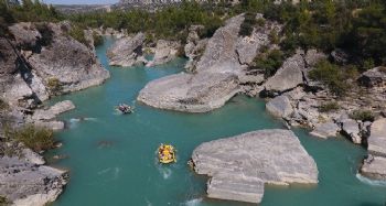 Göksu Irmağı'nda rafting keyfi
