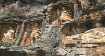 2 bin 400 yıl önce yapılan ‘Adam Kayalar’ görenleri büyülüyor