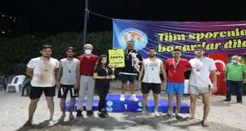 Cumhuriyet Plaj Voleybolu Turnuvasının kazananları belli oldu