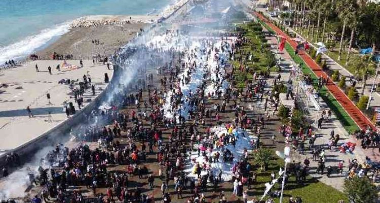 70 kamyon kar taşındı, çocuklar kar festivalinde doyasıya eğlendi