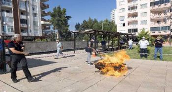 Mersin'de ‘Emekli Evi’ sakinlerine yangın söndürme eğitimi verildi
