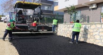 Toroslar'da üst yapı çalışmaları ile yollar yenileniyor