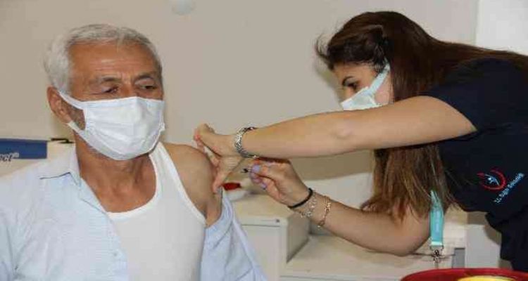 Mersin'de yerli aşı Turkovac uygulanmaya başlandı