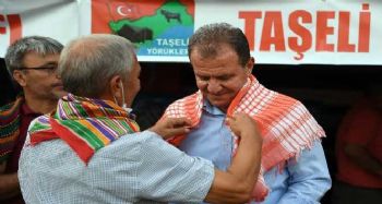Başkan Seçer, 3. Kültürler Festivalinde stantları gezdi