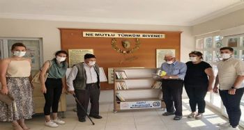 "20 Gezici Kütüphane Projesi"nin ilk durağı Tarsus Huzurevi