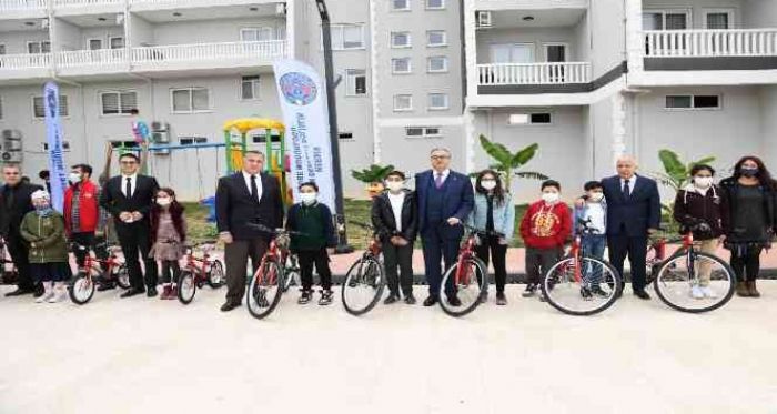 Vali Su, ‘İyi Ki Varsınız' projesi kapsamında öğrencilerle buluştu