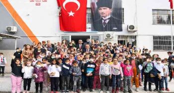 Başkan Seçer, Öğretmenler Gününde öğretmenler ve öğrencilerle buluştu