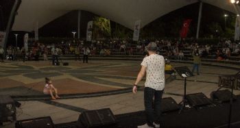 Büyükşehir Belediyesi, YKS sonrası gençler için konser düzenledi