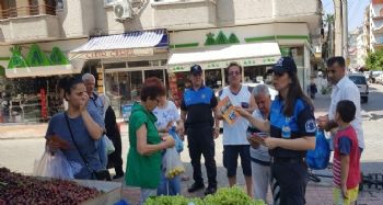 Çarşı-pazar gezip vatandaşları dolandırıcılara karış uyardılar