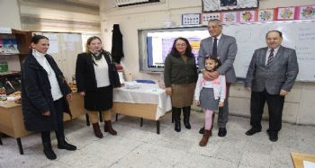 Başkan Tarhan, küçük öğrencinin isteğini kırmadı