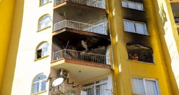 Mersin'de yangında zarar gören ailenin evinde onarım çalışmaları sürüyor