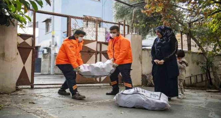 Mersin Büyükşehir Belediyesi, Halk Kartlılara yakacak odun dağıtıyor