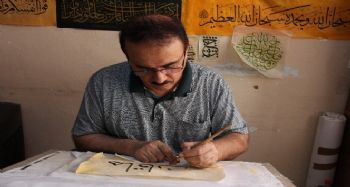 40 yıllık hattat Irak Türkmeni Al Zamo sanatını yaşatmak için destek bekliyor