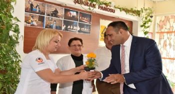Başkan Yılmaz'dan annelere 100 bin çiçek