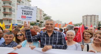 BAŞKAN TARHAN EMEKÇİLERLE AYNI SAFTA