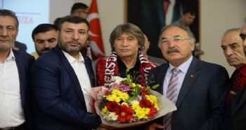 MERSİN İDMANYURDU’NDA YENİ BAŞKAN HAMİT İZOL