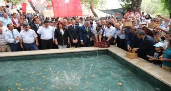 Mut Karacaoğlan Kayısı Kültür ve Sanat Festivali başladı