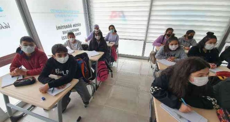 Büyükşehir Belediyesi, Tarsus'ta LGS hazırlık kurs merkezi açtı