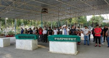 Eski eşi tarafından öldürülen kadın ile annesi Mersin'de toprağa verildi