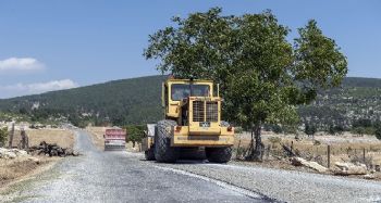Mersin'de yol yenileme çalışmaları sürüyor