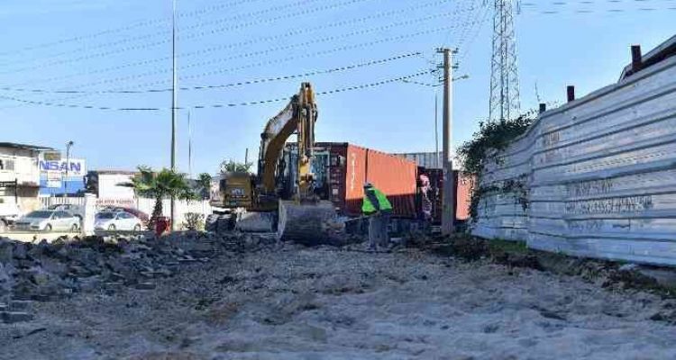 Mersin'de eskiyen kaldırımlar yenileniyor