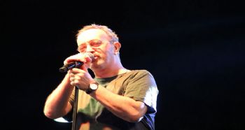 HÜSNÜ ARKAN'DAN DUYGULANDIRAN KONSER