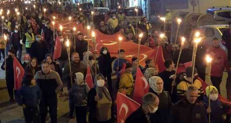 Su sıkıntısı çeken köylüler taşıma su ile ihtiyacını karşılıyor