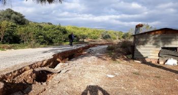 Çevlik Mahallesi'nde heyelandan zarar gören yol onarıldı