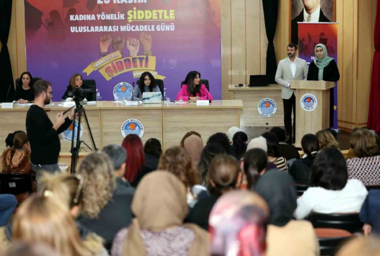 Mersin’de ‘Sözümüz bitmedi, şiddeti durduracağız’ paneli düzenlendi