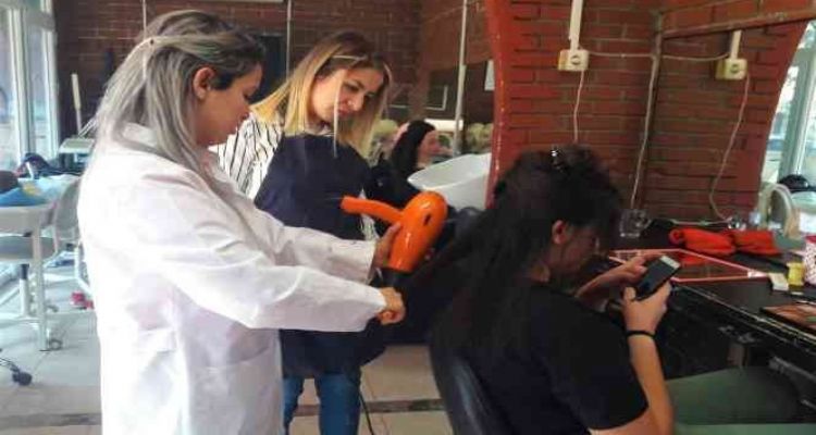 Toroslar Belediyesinin meslek kurslarında kadınlara iş imkanı