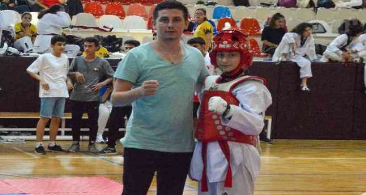 Tekvandoda Mersin şampiyonu Cansu Nayman oldu