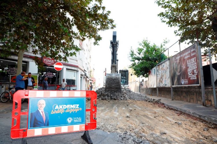 Akdeniz’de asfalt çalışmaları sürüyor