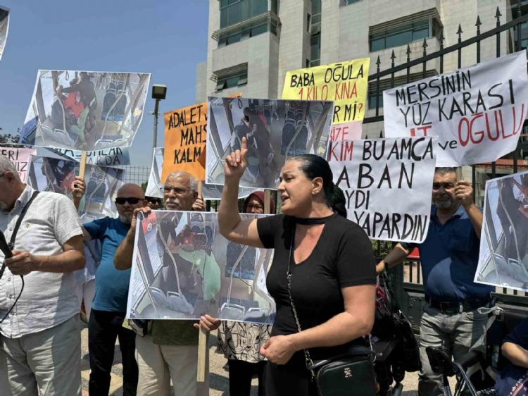 Mersin’de yaşlı çiftin otobüste darp edilmesine ilişkin dava öncesi yakınlarından eylem
