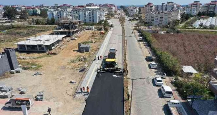 Anamur'da yol yapım çalışmaları sürüyor
