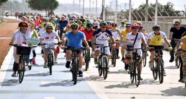 Başkan Seçer, Mersinlilerle birlikte pedal çevirdi