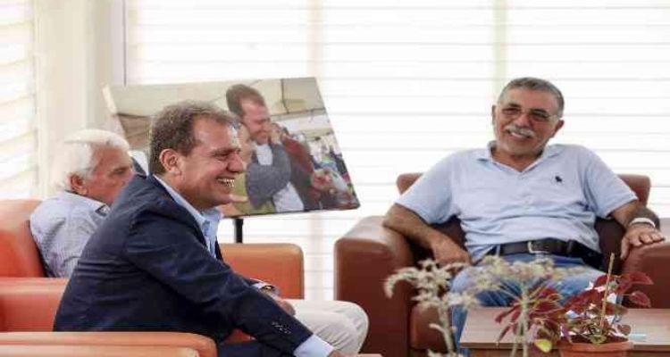 Başkan Seçer, Emekli Evinde yaşlılarla bayramlaştı