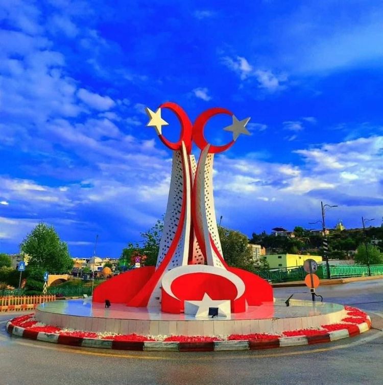 Silifke’de Ay Yıldız anıtının sökülmesi tepkilere neden oldu