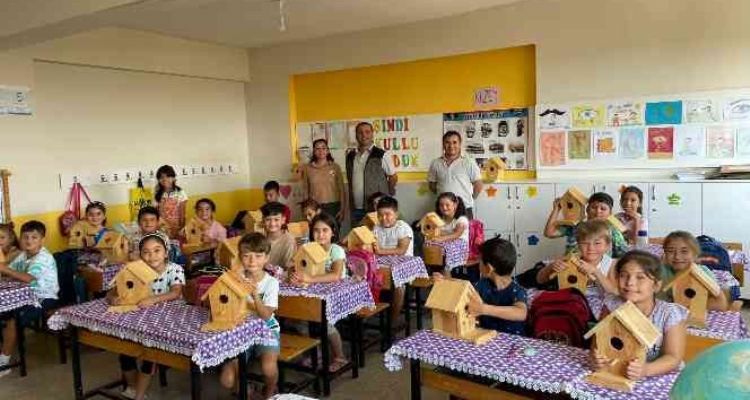 Orman zarlılarıyla mücadele için öğrencilere kuş yuvası dağıtıldı