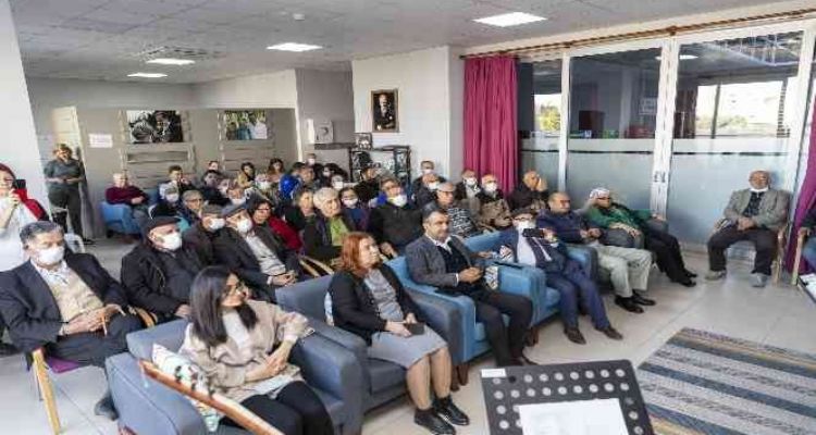 Emekli evi üyelerine şiir dinletisi