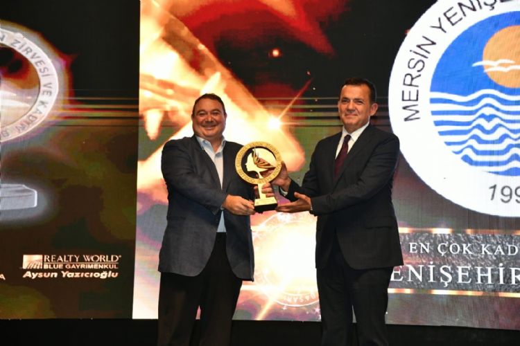 Başkan Özyiğit’e ‘Yılın en çok kadın yönetici istihdamı sağlayan belediye’ ödülü