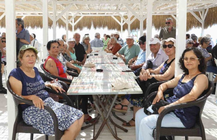 Mersin’de emeklilere ‘Yaza Merhaba’ etkinliği