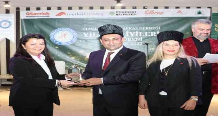 Çerkeslerden Başkan Yılmaz'a ‘Yılın En Başarılı Belediye Başkanı’ ödülü