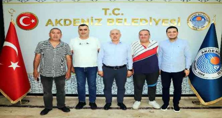 Başkan Gültak, Mersinlileri dev ekranda maç izlemeye davet etti
