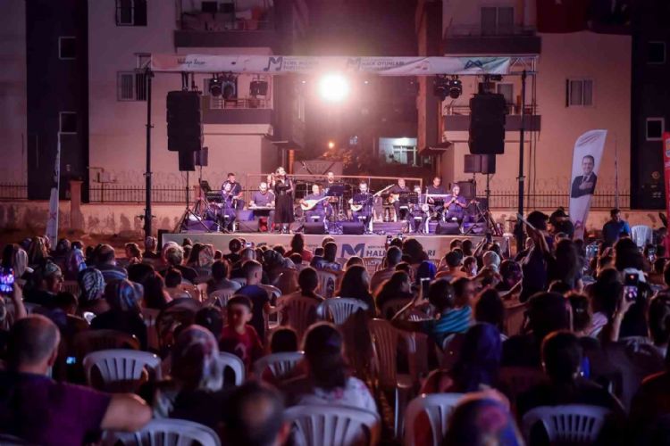 Tarsus’da ‘Halk Müziği Topluluğu Konseri’ ilgi gördü