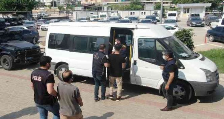 Mersin'de "Temizleme 2" operasyonunda gözaltına alınanlar adliyeye sevk edildi
